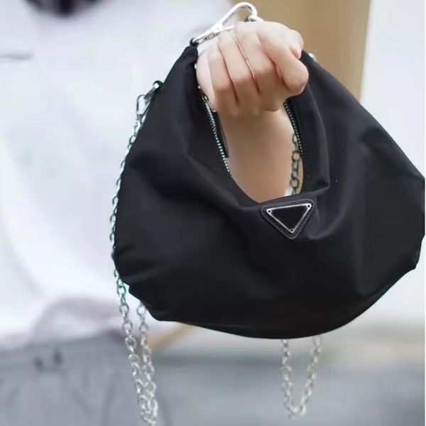 

re-edition 2006 nylon bag luxury designer clutch removable chain shoulder strap leather keyring zipper closure crossbody women dumpling bags