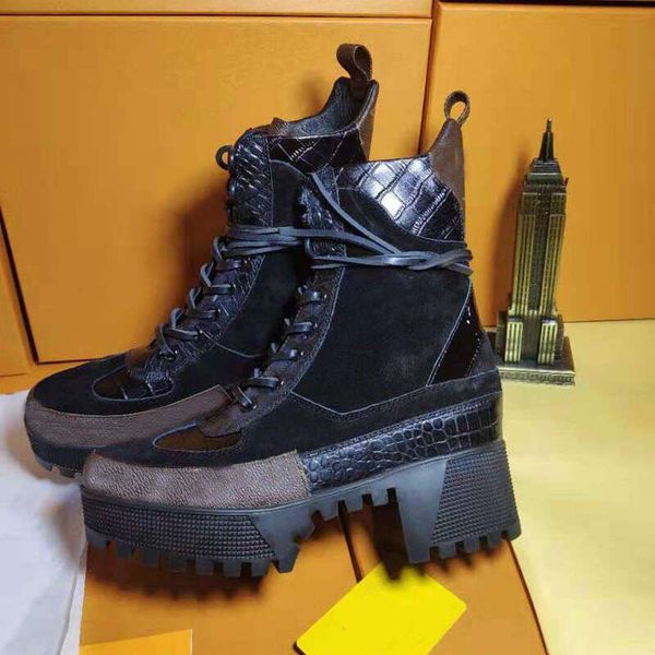 

wholesale designer shoes skateboard sneakers runnings sport outside classic casual men women leather embroidered ace bee black white for dun