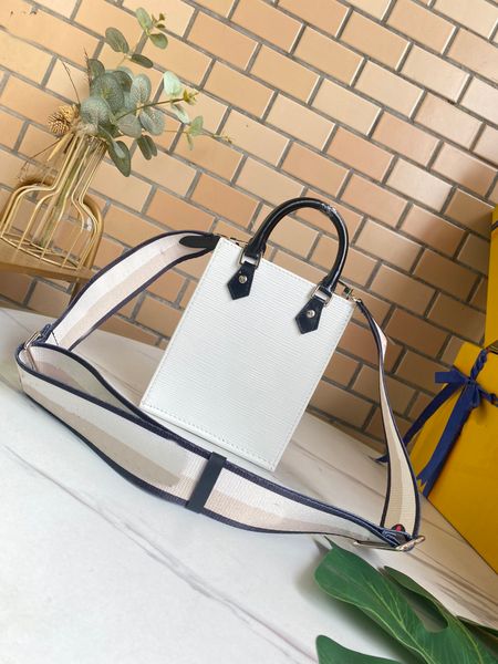 

new designer luxury shoulder bag can be carried shouldered and diagonal 69441