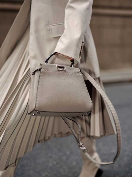 

women's large capacity cowhide handbag high-quality shoulder bag imported lychee pattern metal lock