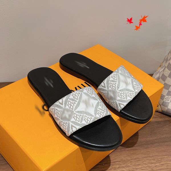 

2023 paris womens slippers beautiful scuffs shoes summer sandals beach slides slippers ladies flip flops loafers black navy embroidered with
