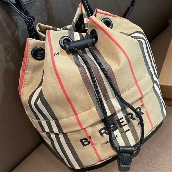 

burbrerys crossbody handbags bags burbrery onthego tote luxuries designers women bag purses totes designer woman handbag shoulder wallet par