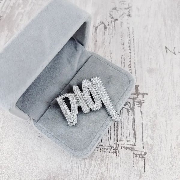 

fashion brooch european and american designer temperament trend coat suit accessories female letter gold with box, Gray