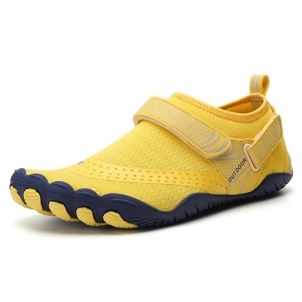 

swimming shoes men beach aqua women quick dry barefoot upstream surfing slippers hiking water wading sneakers 220811, Black
