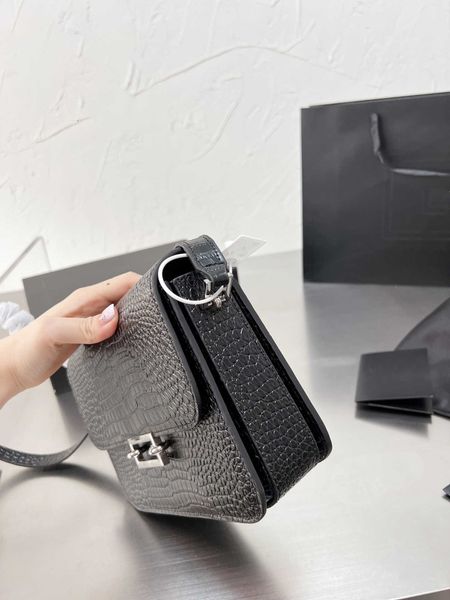 

classic y ladies envelope bag luxury designer bag shoulder crossbody portable double compartment large capacity simple atmosphere