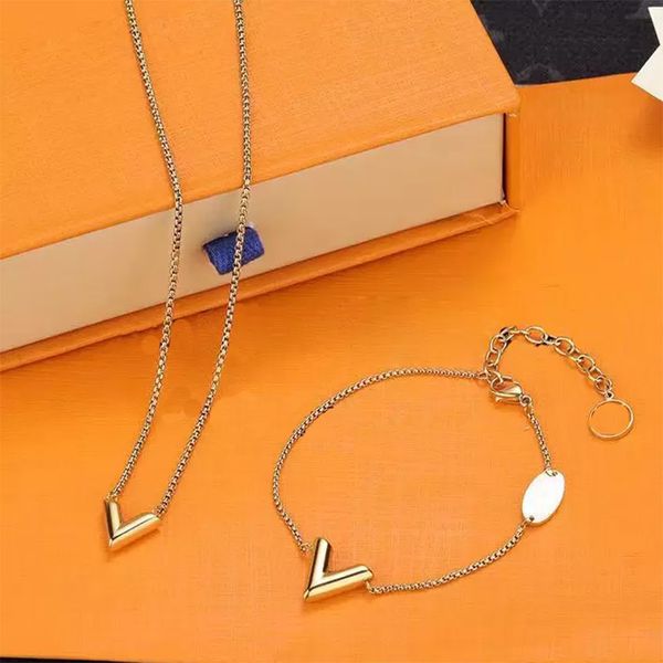 

luxury necklace designer jewelry gold chains letter pendant necklaces and bracelet set stainless steel gift for girls fashion initials penda, Silver