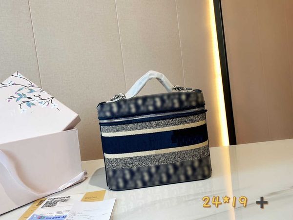 

new hand bag travel toiletry pouch protection makeup clutch women leather cosmetic bags for woman special designers