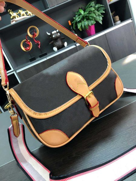 

women bags backpack classic leather luxury designer zhouzhoubao123 crossbody handbag 421l