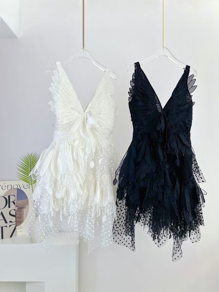 

2022 autumn winter trend sleeveless v-neckparty dresses wide hem with asymmetric mini dress, White;black