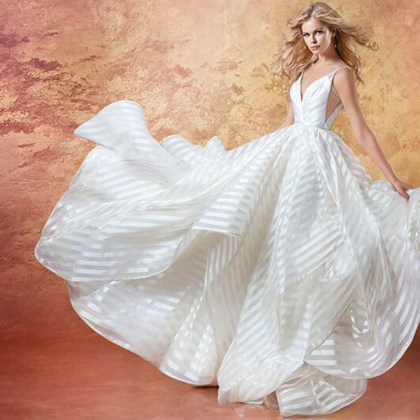 

2022 stripe wedding dresses v neck lace a line sweep train illusion back custom made bridal dresses boho wedding dress bridal gowns robe de, White