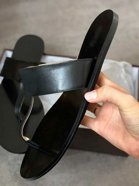 

2022 designer slippers women's flip-flops leather black bee chain bi-metal sandals summer beach shoes