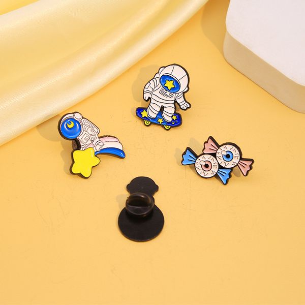 

creative star moon space astronaut brooches 4pcs /set rainbow eyeball candy skateboard paint brooch for women denim shirt badge pins jewelry, Gray
