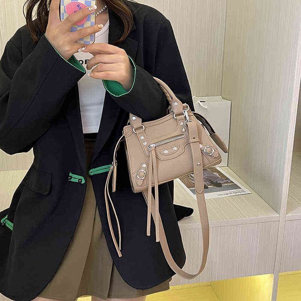 

handbags rivet trend locomotive hand women's 2022 new creative personalized one shoulder design sense messenger