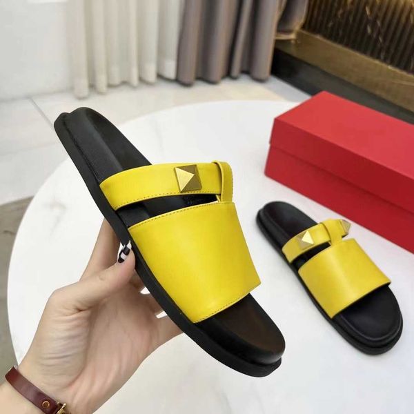 

women in the spring and summer slippers luxury fashion rivet flat shoes design simple beach vacation lady sandals, Black