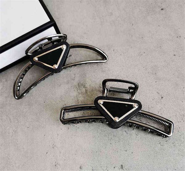 

bai cheng designer womens hairclips metal triangle hair clip with stamp women girl brand triangle letter barrettes fashion hair accessories, Golden;silver