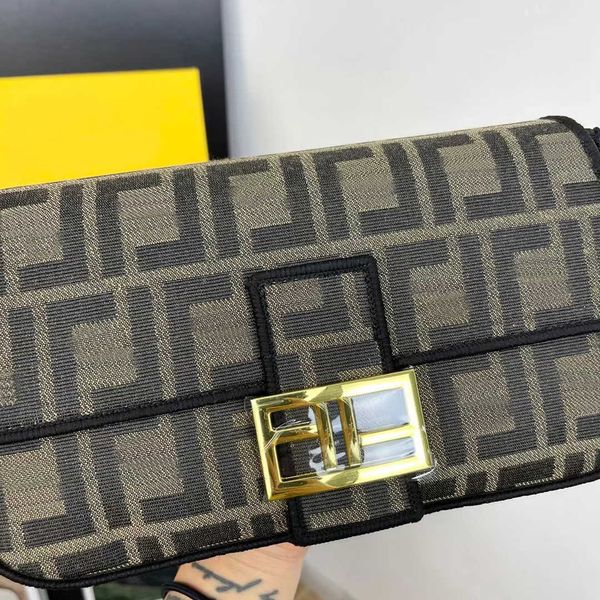 

2022 baguette bag chain crossbody bags messenger handbags purse single shoulder back package classic diagonal span handbag flap 226442709