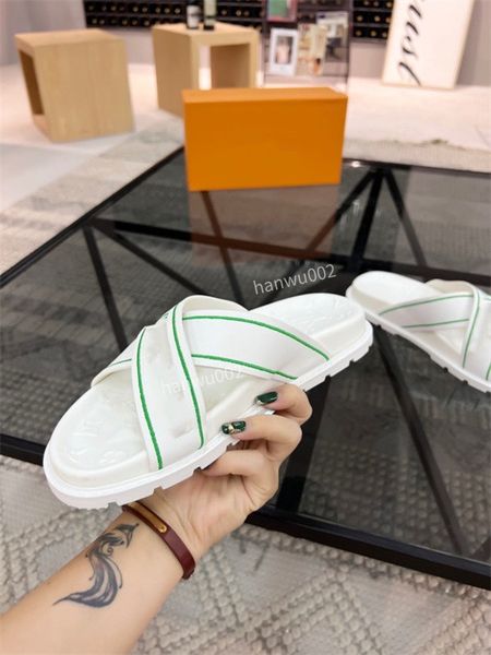 

2022 designer men slippers pool pillow comfort slipper smooth calfskin flat letter mules easy rubber summer vibrant sandals, Black