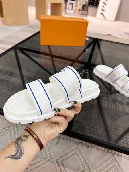 

2022 latest men slippers designer slipper beach sandals calfskin slides summer flat scuffs sandal, Black