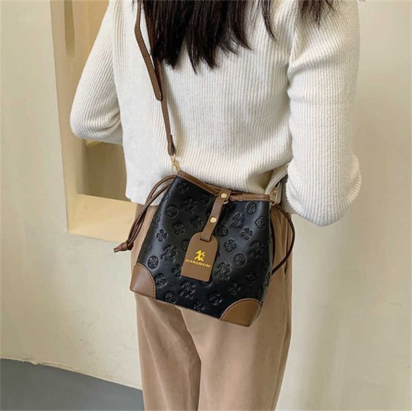 

2022 lvs purses designer chain shoulder handbags women trend hand bags small black pu leather crossbody bag for women p9xs