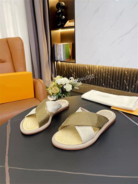 

2022 the latest thick bottom beach slippers summer essential leisure simple versatile womens slippers, Black