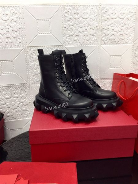 

2022 classic design boots women's casual shoes black white sneakers luxury designer flat lace up walking shoes size34-42 ly220805