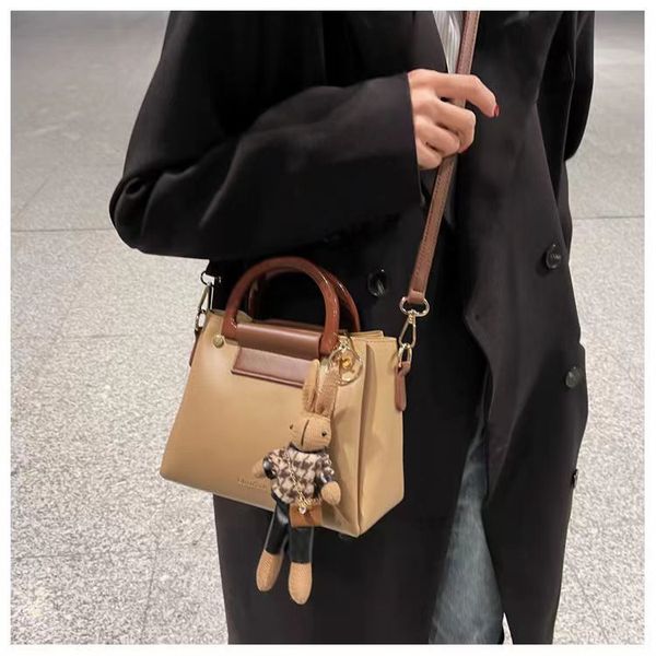 

versatile messenger bag women's retro one shoulder small square bag