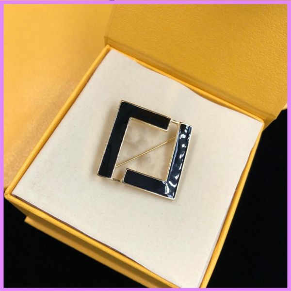 

fashion new letters brooch women mens brooch pins luxury designer jewelry ladies for party casual broach d2111171f275g, Gray