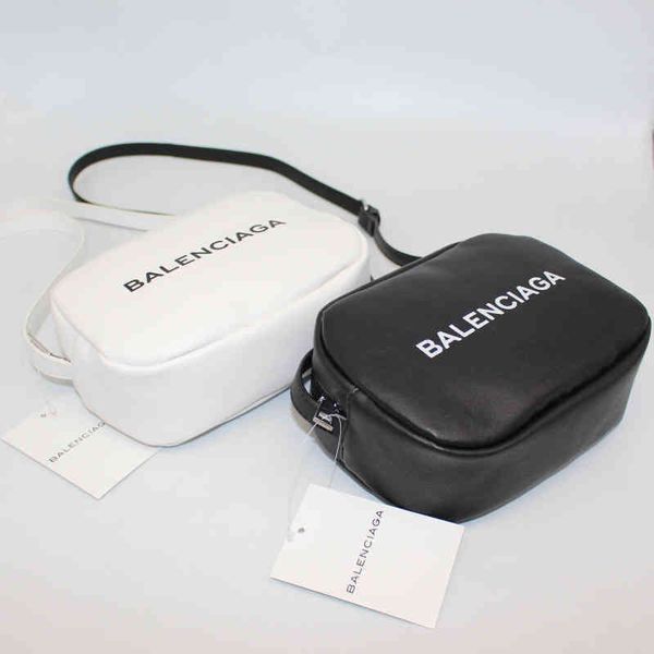 

58% off outlet online wholesale wind black and white printed digital camera women's fashion messenger single shoulder locomotive bag