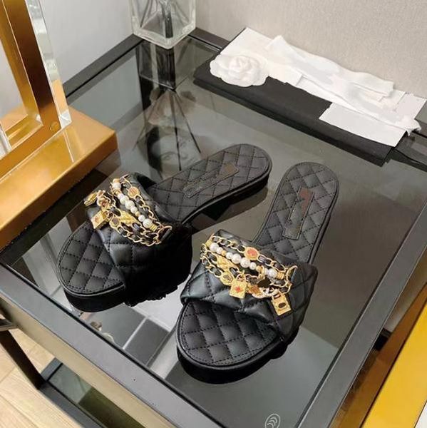 

2022 designer flat slippers and sandals women's pearl chain pendant outer wear leather metal buckle seaside ladies vacation beach slipp, Black