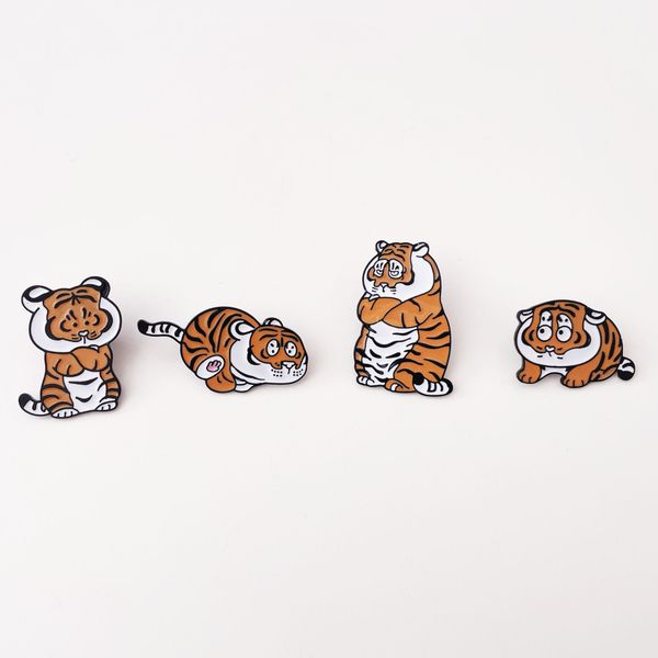 

creative animal brooches 4pcs /set depressed cute thinking tiger paint brooch for women denim shirt badge pins jewelry gift bag accessories, Gray