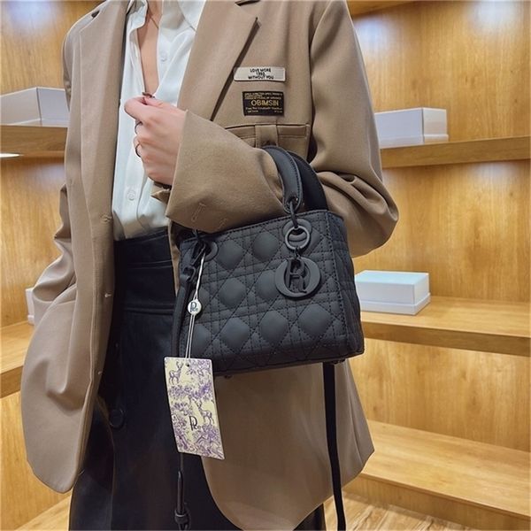 

louiseity 1 viutonity trendy portable 2022 spring letter handbags new bucket simple underarm off 30% large adlxe