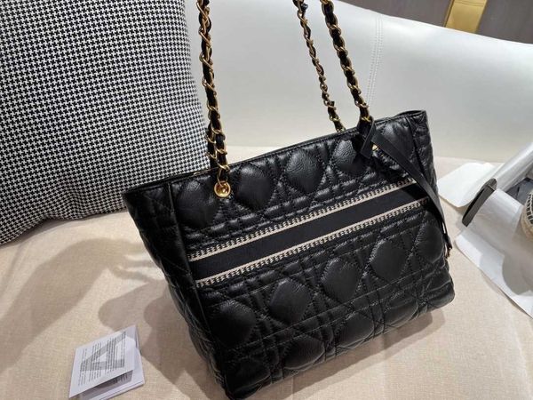 

premium textured cowhide shoulder bag black and white embroidery letter spelling large capacity totes metal leather strap shopping bags 4ttc