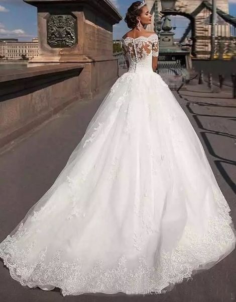 

vintage ball gown wedding dresses luxury lace appliqued plus size dubai bridal gown with cathedral train, White