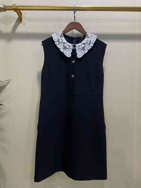 

casual dresses fadan early autumn color contrast hook flower lace collar age reducing sleeveless dress, Black;gray