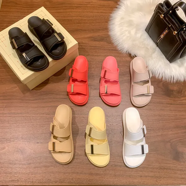 

2022 Fashion Slippers Designer Classic Jelly Sandals Ladies Flat Flip Flop Rubber Men Metal Buckle Beach Shoes Outdoor High Heels Soft Sole 35-41
