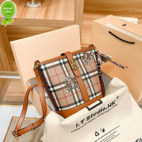 

50% factory online export designer travel bag handbag hong purchasing women leather 2022 new summer fashion lattice bear one shoulder diagon