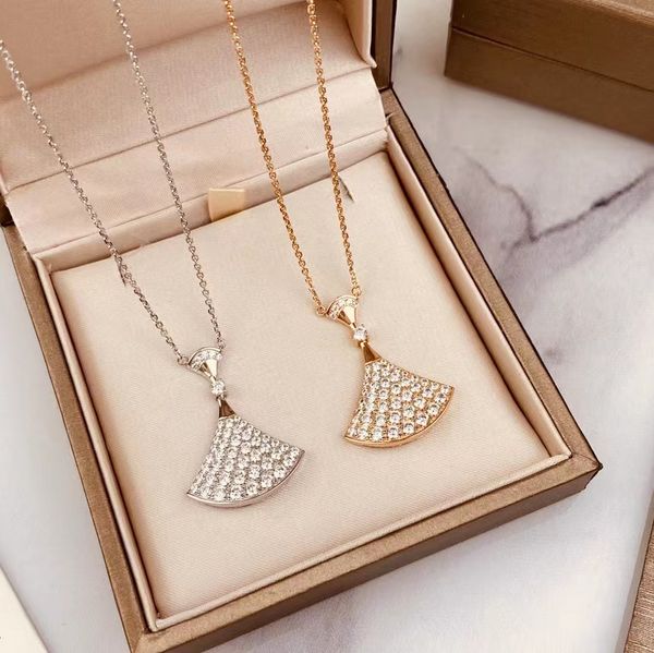 

womens luxury designer necklace fashion pendant necklaces diamond jewelry party gift for girls women wedding love skirt fan simple with logo, Silver