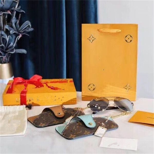 

2022 designer wallet keychain keyring fashion purse pendant car chain charm brown flower mini bag trinket gifts glasses accessories no box, Silver