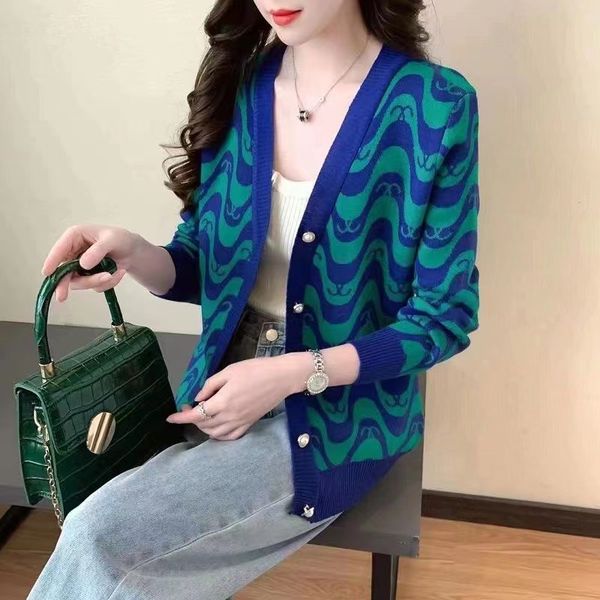 

2022 winter new brand design ladies sweater europe and the united states sell classic collegiate style cardigan v-neck cashmere high stretch, White;black