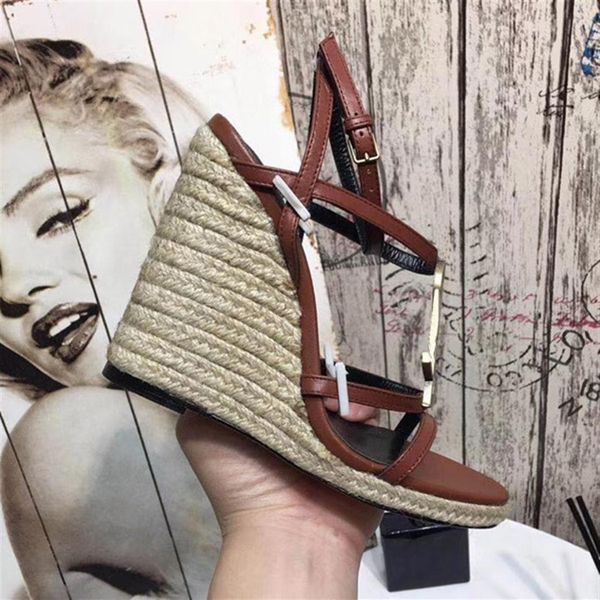 

women designer sandals selling with letter selling classic letter black white 2 color avaliable summer beach shoes for g314s