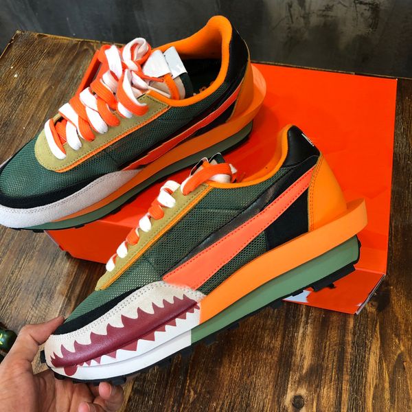 

designer sneaker sacais zoom cortez 4.0 shoes white university red og vaporwaffle sesame trainer kaws leather suede waffle s, Black