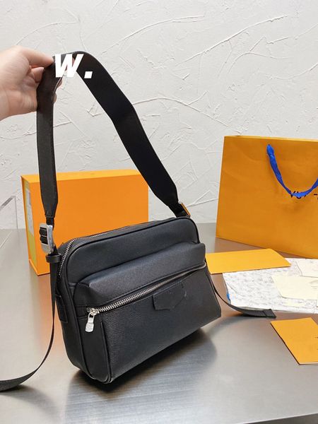 

bag wristlet 2022 the highest quality new women men messenger travel bag classic style fashion bags shoulder bags lady totes handbags with k