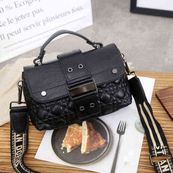 

fashion bag 75% off factory clearance leather women's 2022 new vintage square wide belt diagonal lingge single shoulder small bag tide