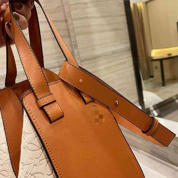 

2022 loewss designer women handbags bag hammock deformation cowhide backpack s