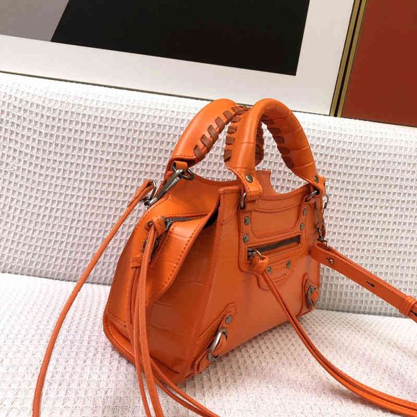 

bag 2022 designer bags b motorcycle bags luxury designers genuine leather crossbody moon bag fashion retro messenger handbag locomotive hand