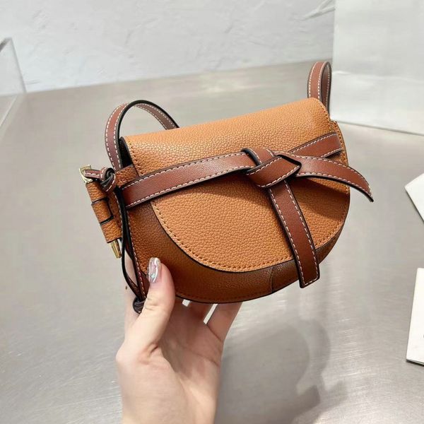 

luxurys fashion women butterfly chain shoulder underarm bags casual ladies pure color small purses handbags elegant genuine leather hobo bag