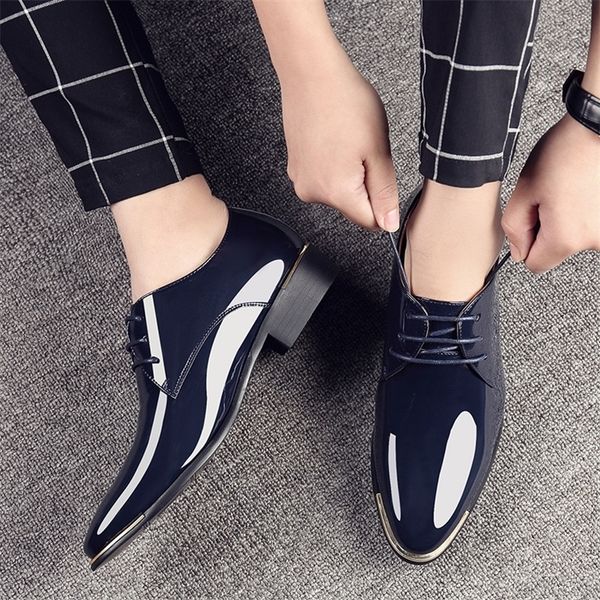 

dress shoes spring autumn style men single casual business solid color patent leather wedding sheos 220831, Black