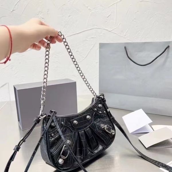 

designer bag designers bag le cagole women's smaii chain clutch designer shoulder bag y2k handbag hand-held oblique back locomotive vin
