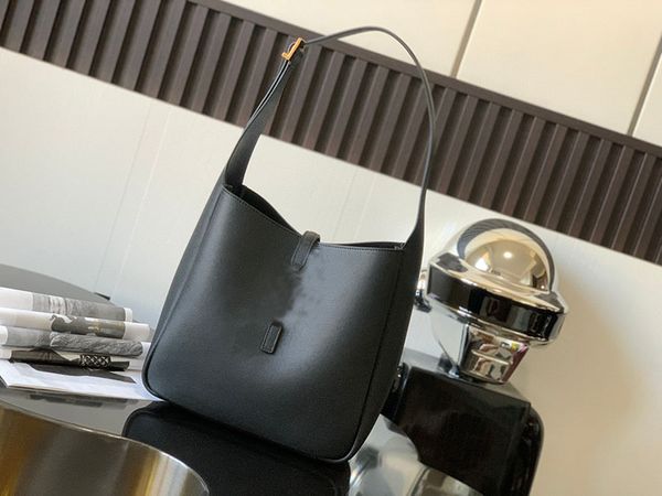 

explosions luxury underarm bag european and american fashion leather handbag designer star with the same paragraph