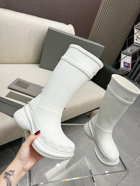 

2022 sell woman winter boot designer ankle boots shoes chestnut black warm fur slippers indoor booties with card dustbag nice gifts 1102